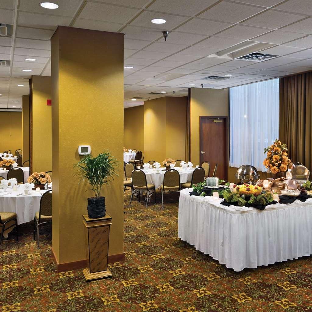 Radisson Hotel Бисмарк Екстериор снимка