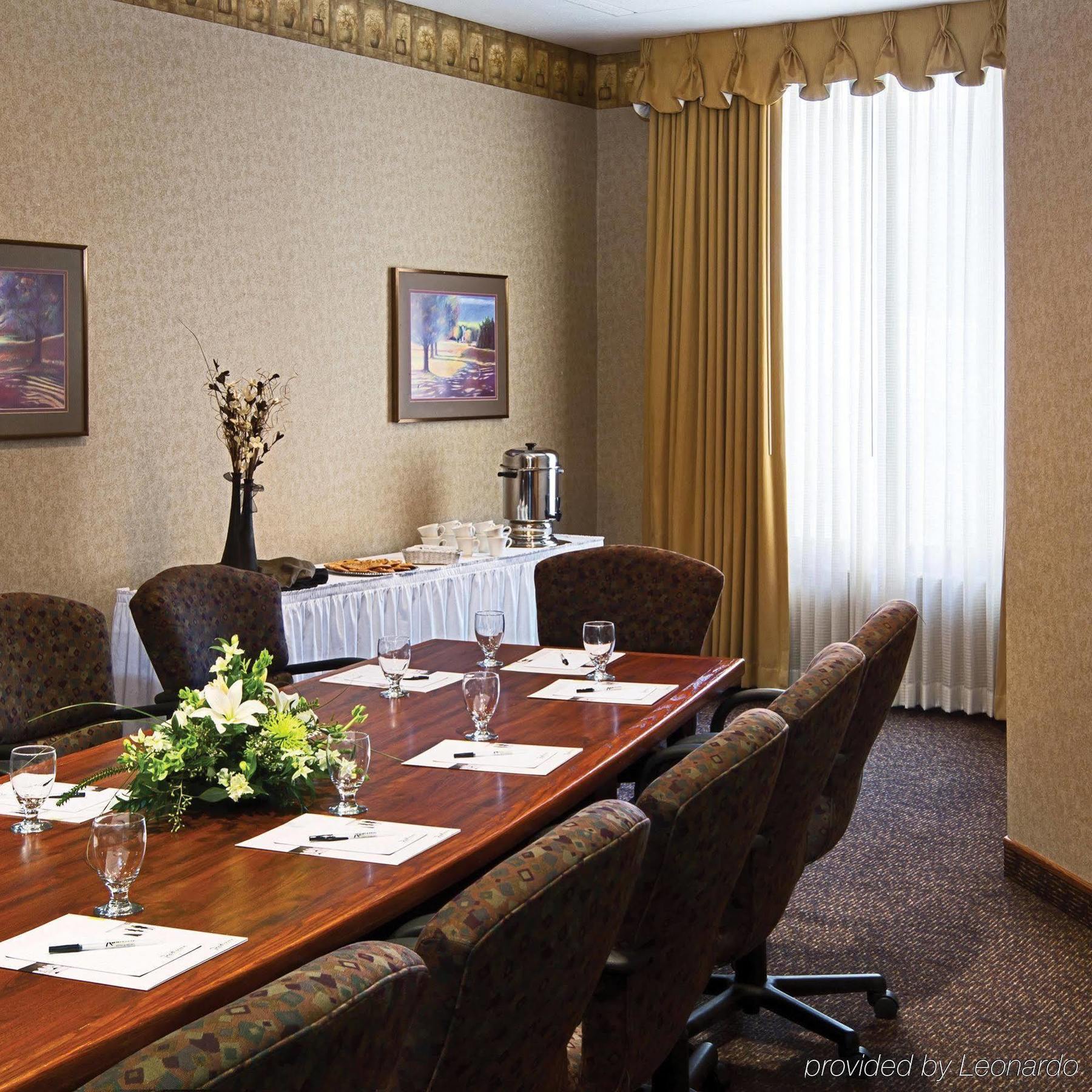 Radisson Hotel Бисмарк Бизнес снимка